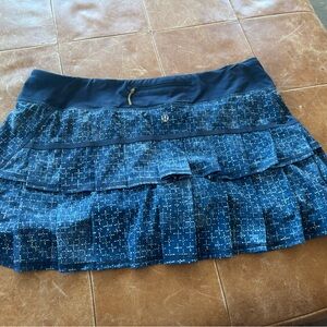 Size 12 lululemon skirt